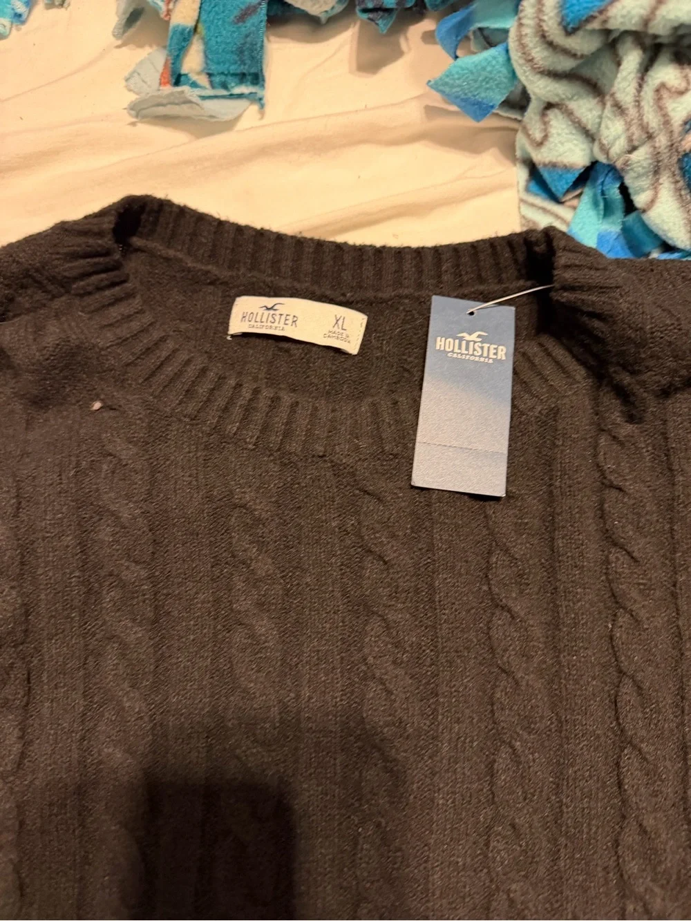 Hollister women’s Cable Knit Crewneck Sweater - Black